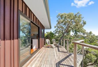 RYE HOLIDAY AWAY allows 18 year olds to book a room