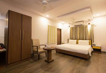 Classic Boutique Hotel & Luxury Service Apartments has Balcony rooms