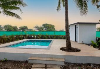 FLV 4BHK VILLA ALIBAUG has Balcony rooms