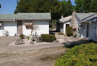 Cedar Vista Motel allows 18 year olds to book a room