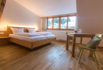 Gasthof Hirsch Vorderburg has Balcony rooms