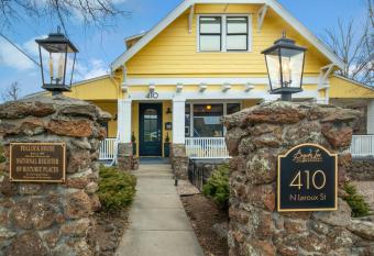 Bespoke Inn Flagstaff has Balcony rooms