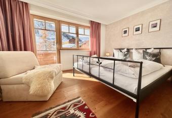Hillside One - Ski-In Ski-Out Apartments am Arlberg has Balcony rooms