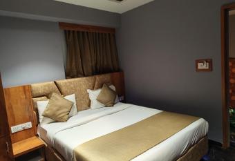 Hotel park allows 18 year olds to book a room