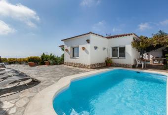 Villa Vistamar has Balcony rooms