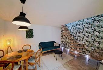 Santorin, duplex chaleureux has Balcony rooms