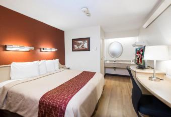 Red Roof Inn Louisville East - Hurstbourne allows 18 year olds to book a room