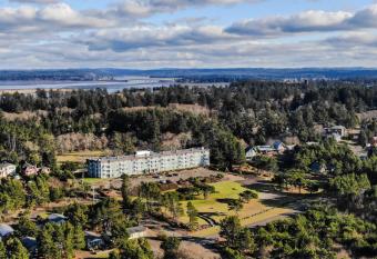 Chateau Westport has Balcony rooms