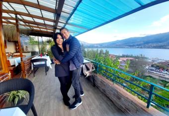 Campo Lago Hospedaje has rooms with a private hot tub