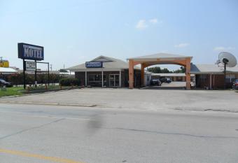 A-Ok Motel has Smoking rooms