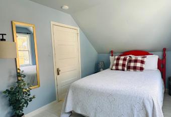 Modern Cottage has rooms with a private hot tub