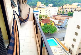 Lazer/Garagem/4 quadras da praia allows 18 year olds to book a room