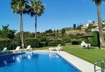 Marbella Luxury Boutique apartment in exclusive frontline golf development in a gated community with all facilities in walking distance has rooms with a private hot tub
