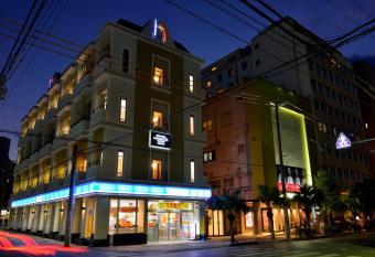 Kariyushi LCH. Izumizaki Kencho Mae allows 18 year olds to book a room