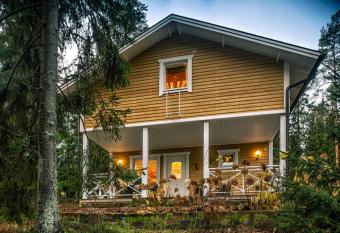 Juhlamenot Oy has Balcony rooms