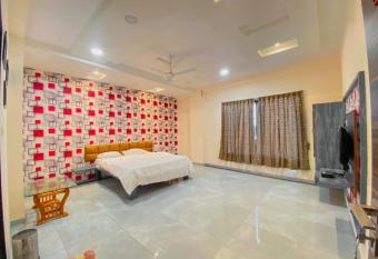 sharda hotel has Smoking rooms