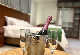 EL ALAMO, EJECUTIVO Y SPA has rooms with a private hot tub