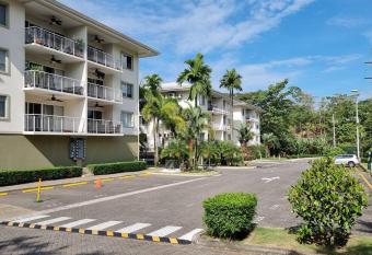Condominio cerca Playa Bonita Lim  n has Balcony rooms