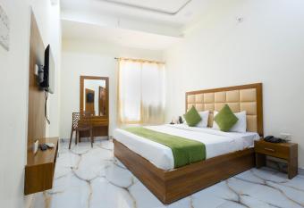 Hotel Shailly has Smoking/Balcony rooms