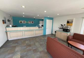 Motel 6 Sikeston allows 18 year olds to book a room