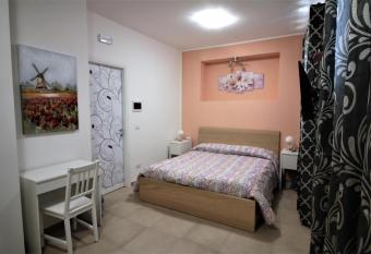 La Rosatea Rooms has Balcony rooms