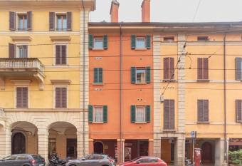 Santo Stefano Apartments - BolognaRooms allows 18 year olds to book a room
