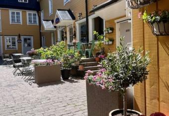 Central l  genhet allows 18 year olds to book a room