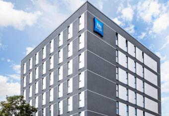 Ibis budget Osnabr  ck City allows 18 year olds to book a room