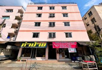 Pimravee Apartment (Yaek 12) has Balcony rooms