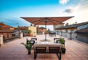La Terrazza Felice - in centro a Perugia has Balcony rooms