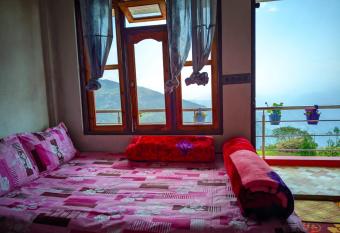 Chetri Homesty Sittiong ll Upper Tyorok has Balcony rooms