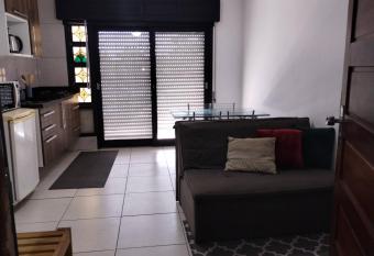 Hostap de frente com sacada has Balcony rooms