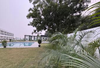 Inara Farms has Smoking/Balcony rooms