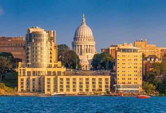 The Edgewater has Balcony rooms