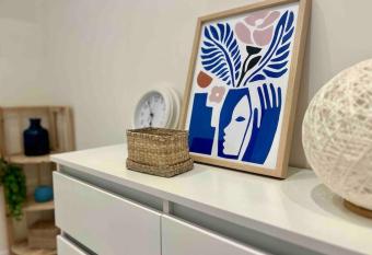   vasion Santorin - Jacuzzi & Relax has rooms with a private hot tub