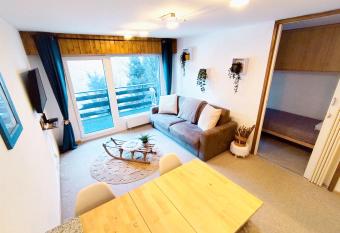   Chalet   au Centre et Parking Couvert GRATUIT has Balcony rooms