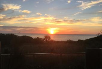 Beachside Apartments Bonbeach allows 18 year olds to book a room