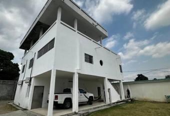 Depa de 3 dormitorios y parqueo has Balcony rooms