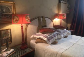 La Maison Rousseau Chambre d h  tes has Balcony rooms