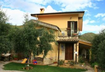 Buenavistasurfmed has Balcony rooms