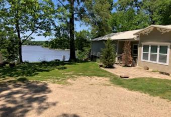 House on Raymond Gary State Park has Balcony rooms