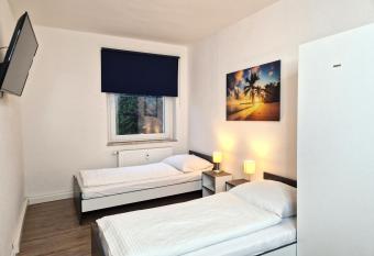 Meribu L92 Wohnung f  r Monteure und Arbeiter allows 18 year olds to book a room