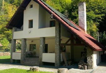 Trei Tulnice has Balcony rooms