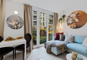 Boutique & DownTown & KingSize & 700Mbps & Workspace has Balcony rooms