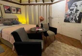 Chal   Artur, uma acomoda    o t  rrea com charme allows 18 year olds to book a room