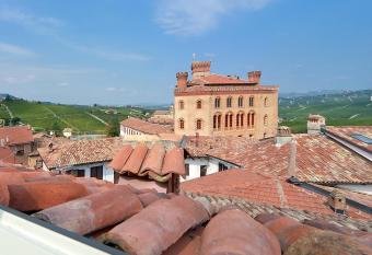 Ele  ra Luxury Accomodations has Balcony rooms