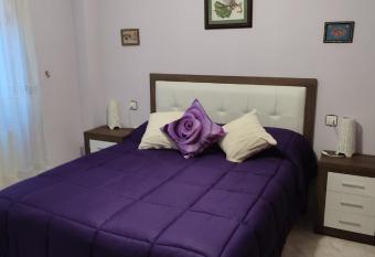 Vivienda Almanzor allows 18 year olds to book a room