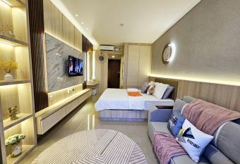 Nagoya Thamrin City Apartment Tower A has Balcony rooms