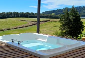 BusHotel Po  s con Jacuzzi y Chimenea has Balcony rooms