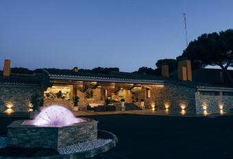 Hotel Restaurante El Montico allows 18 year olds to book a room